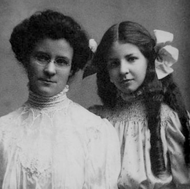 (왼쪽) 엄마 Katharine Cook Briggs (오른쪽) 딸 Isabel Briggs Myers